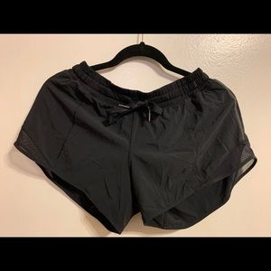 Lululemon hottie hot short 4”